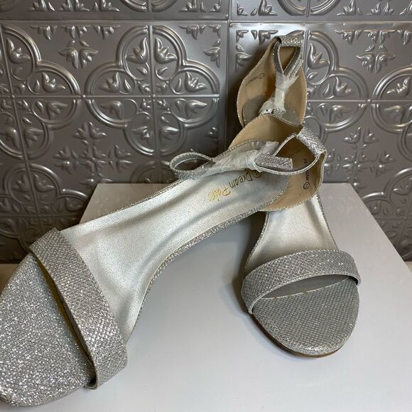 NWT Dream Pairs Heels   - Picture 4 of 6